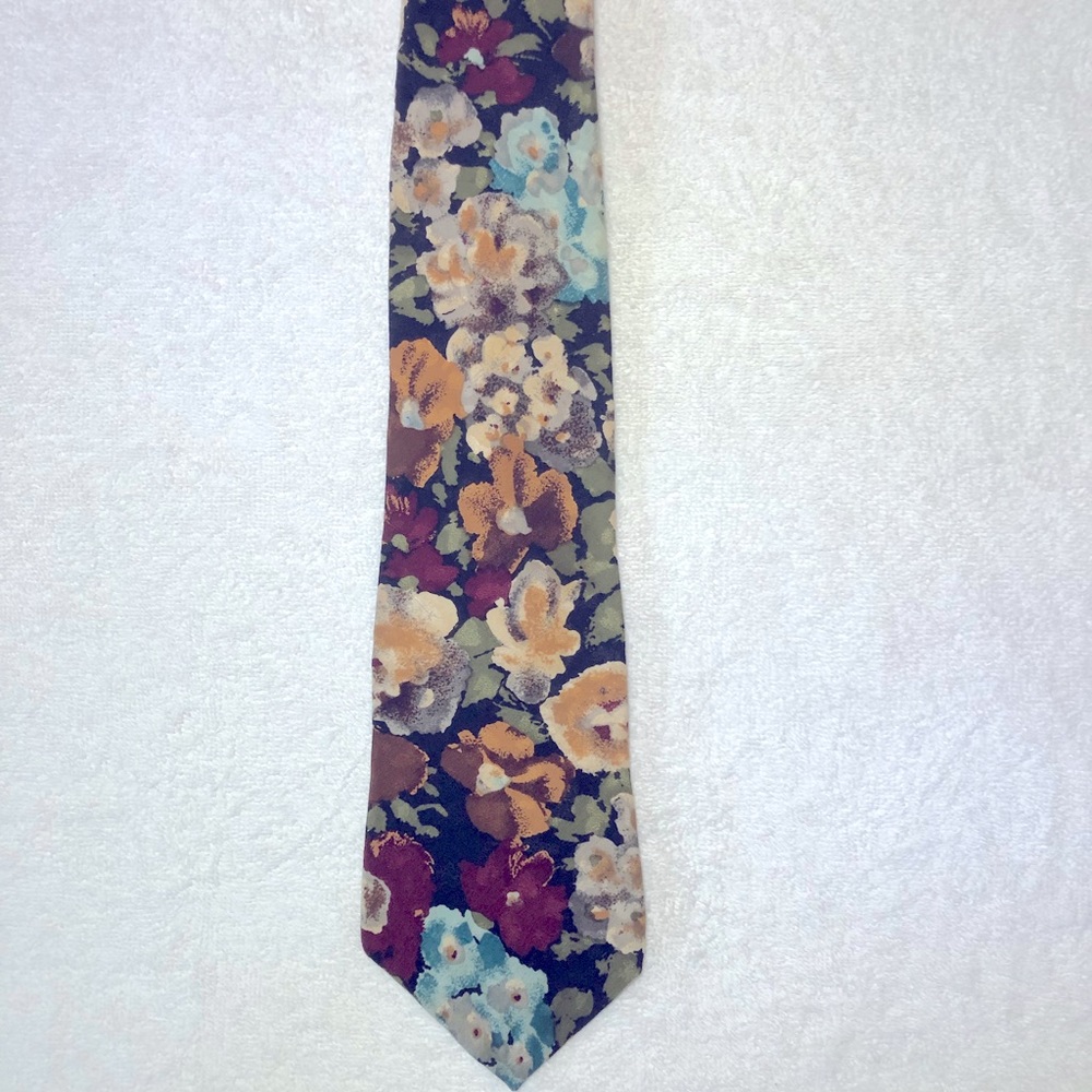 NeckTie - Picture 3 of 3